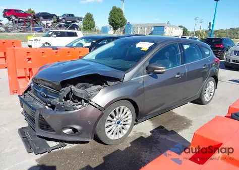 2012 Ford Focus Titanium z USA, uszkodzony, nr VIN 1FAHP3N28CL366579